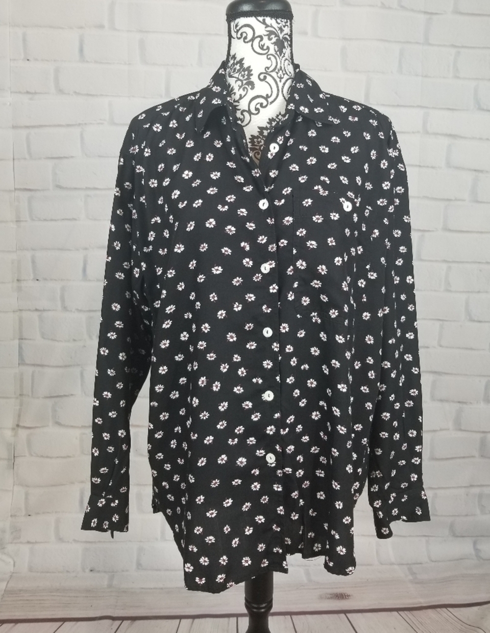 Liz Sport size medium floral print button shirt